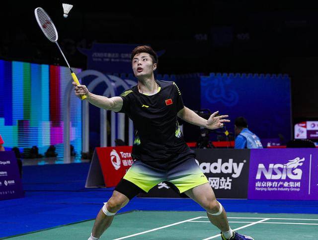 调其战略需 调其战略需