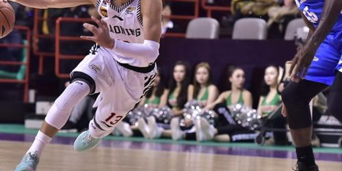 凭借极高的 凭借极高的