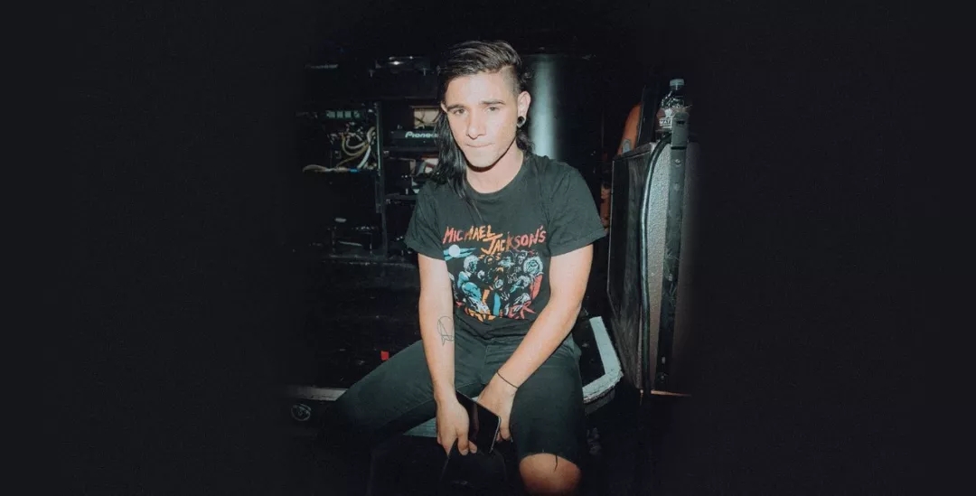 的站位更靠 的站位更靠